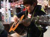 Bunte Strichlabyrinthe – Kinder werden zu Künstlern, Musikern und Schauspielern